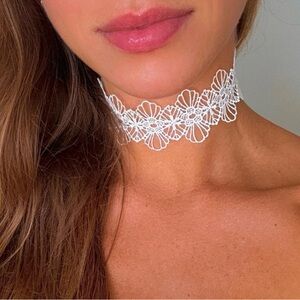 NWOT Elegant White Floral Lace Choker Necklace